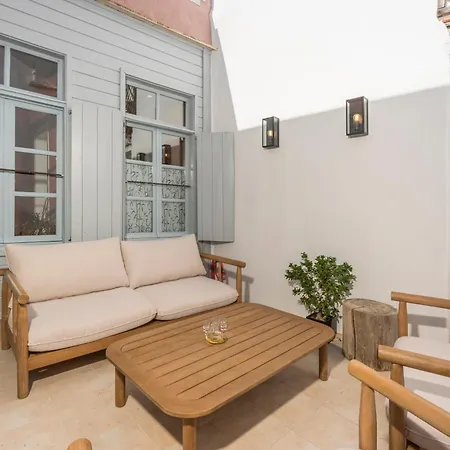 Full House Apartment